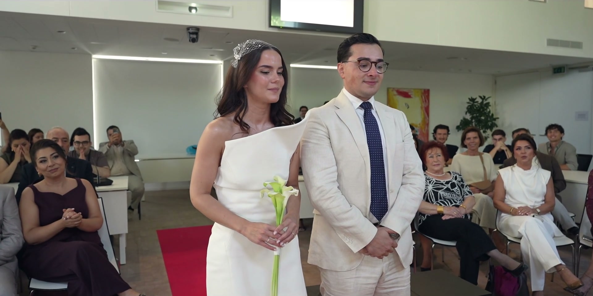 Short film van een trouwdag: de ceremonie, de eerste dans en het feest